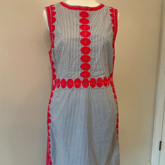 Vineyard Vines Dresses & Skirts - Vineyard Vines sleeveless blue & white strip w/bright pink appliqué - Size 6